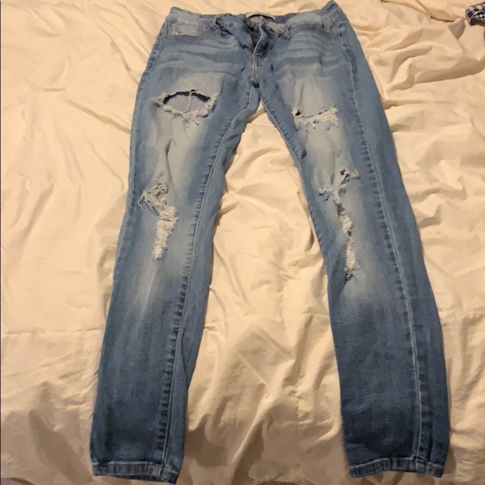 Ripped buckle jeans
